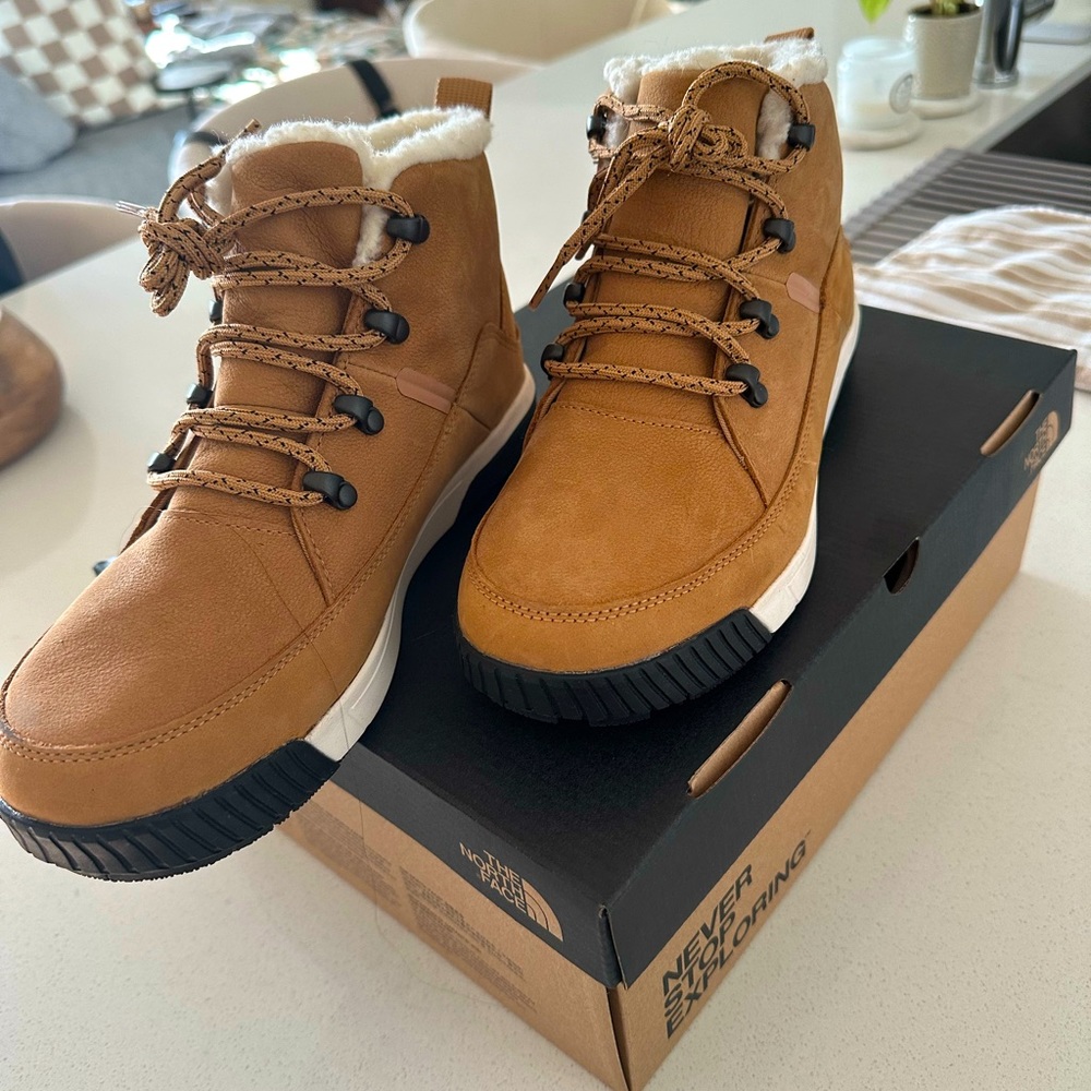 The North Face WOMEN’S SIERRA MID LACE WATERPROOF BOOTS size 8